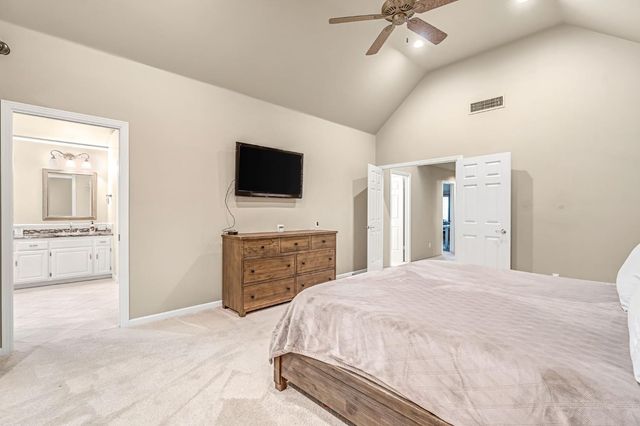 564 E Braddock Drive, Fresno, CA 93720