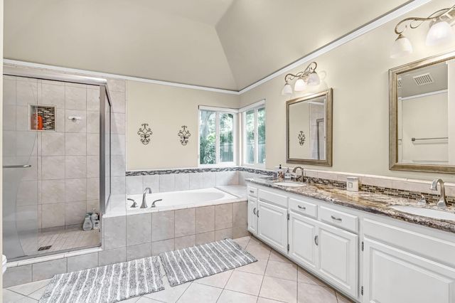 564 E Braddock Drive, Fresno, CA 93720