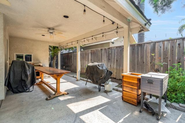 564 E Braddock Drive, Fresno, CA 93720