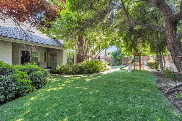 564 E Braddock Drive, Fresno, CA 93720