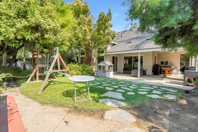 564 E Braddock Drive, Fresno, CA 93720