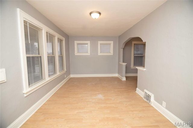 5712 Floy Avenue, St Louis, MO 63136