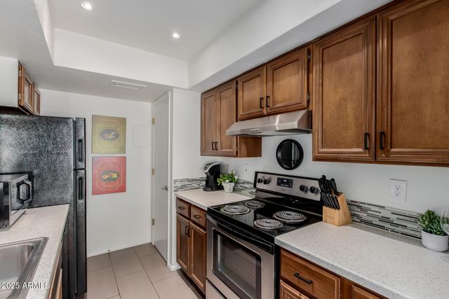 811 E EUGIE Avenue, Phoenix, AZ 85022