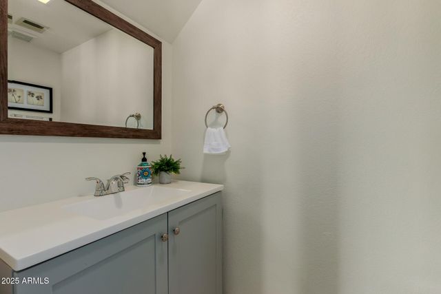 811 E EUGIE Avenue, Phoenix, AZ 85022