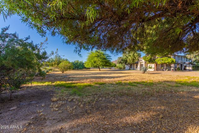 811 E EUGIE Avenue, Phoenix, AZ 85022