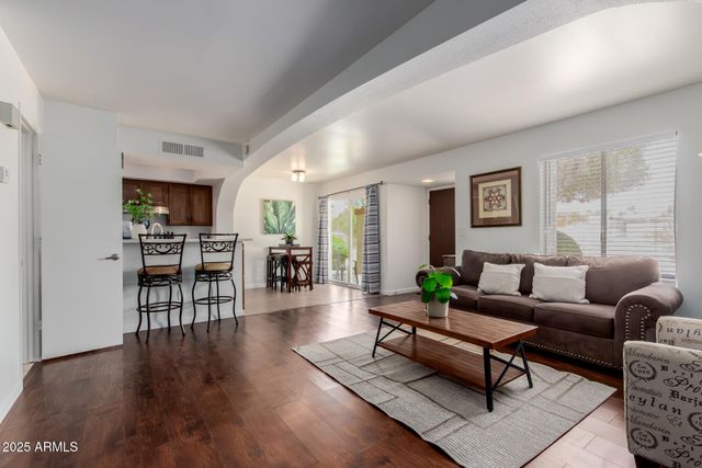 811 E EUGIE Avenue, Phoenix, AZ 85022