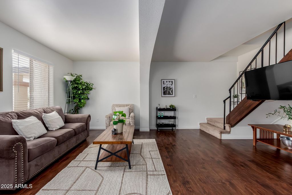 811 E EUGIE Avenue, Phoenix, AZ 85022