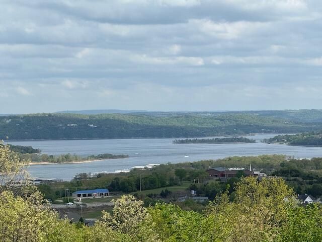 8 Midview Drive, Kimberling City, MO 65686