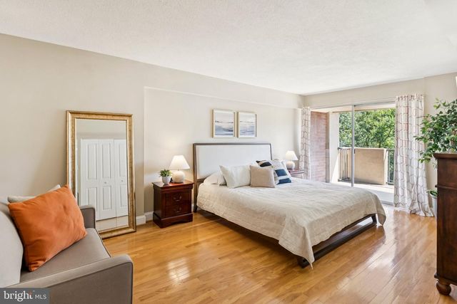 1300 ARMY NAVY DR #514, Arlington, VA 22202