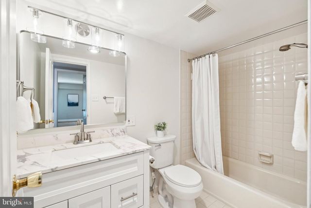 1300 ARMY NAVY DR #514, Arlington, VA 22202