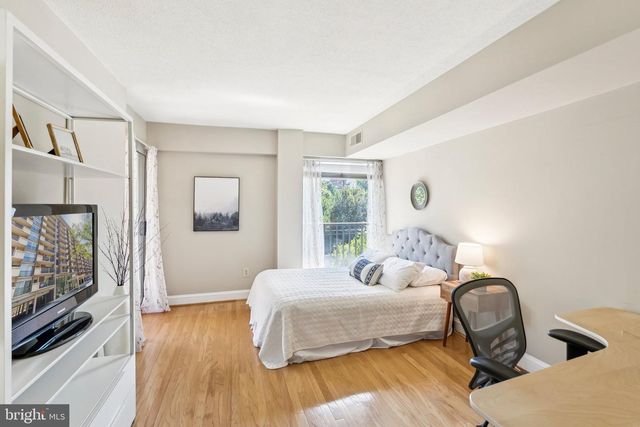 1300 ARMY NAVY DR #514, Arlington, VA 22202