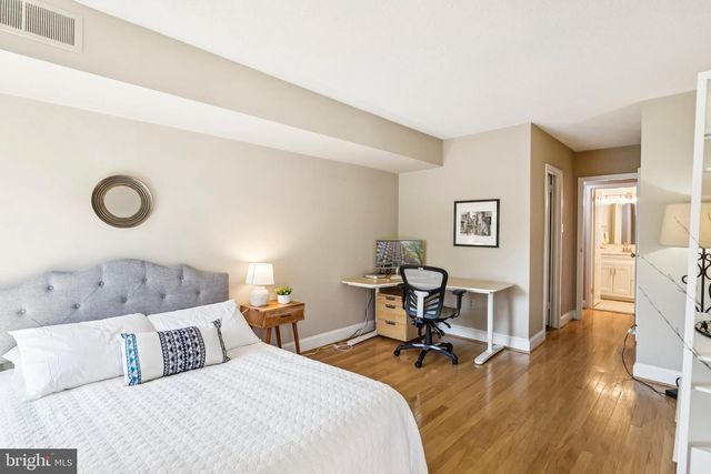 1300 ARMY NAVY DR #514, Arlington, VA 22202