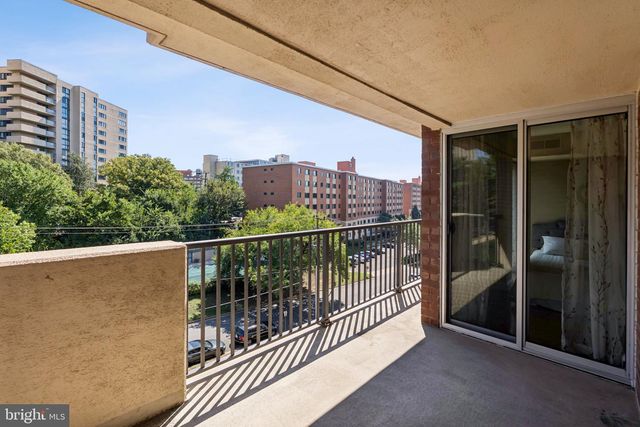 1300 ARMY NAVY DR #514, Arlington, VA 22202