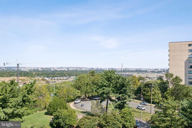 1300 ARMY NAVY DR #514, Arlington, VA 22202