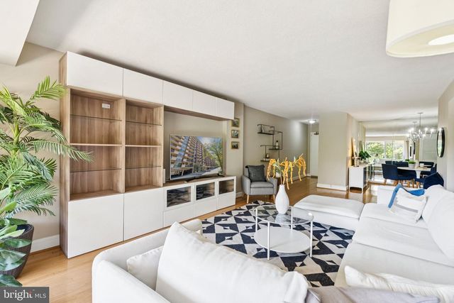 1300 ARMY NAVY DR #514, Arlington, VA 22202