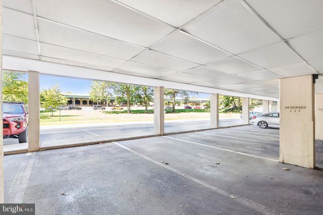 1300 ARMY NAVY DR #514, Arlington, VA 22202