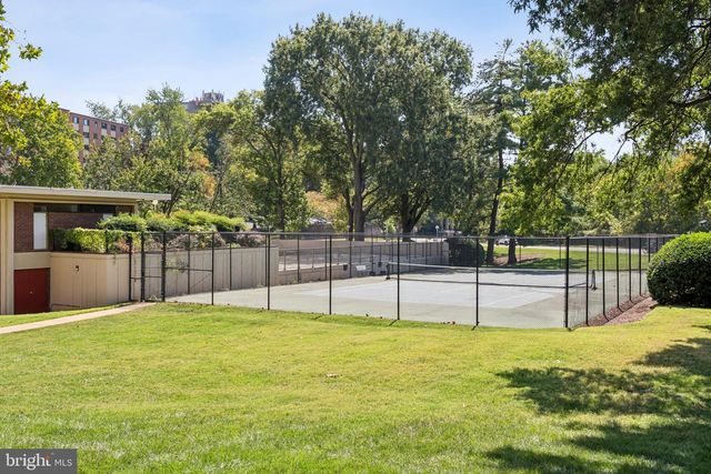 1300 ARMY NAVY DR #514, Arlington, VA 22202