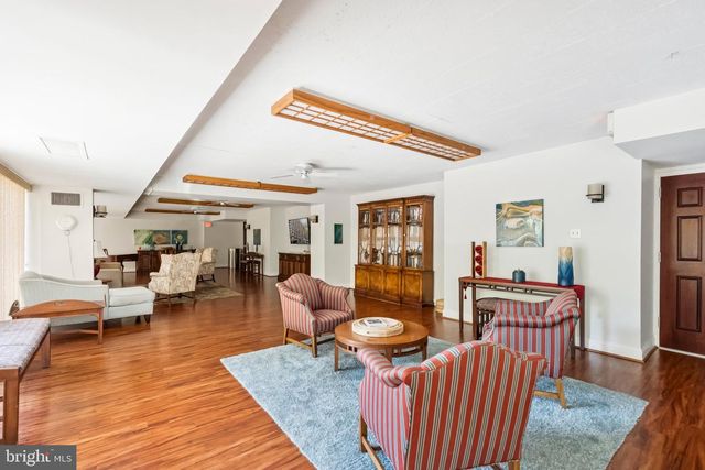 1300 ARMY NAVY DR #514, Arlington, VA 22202