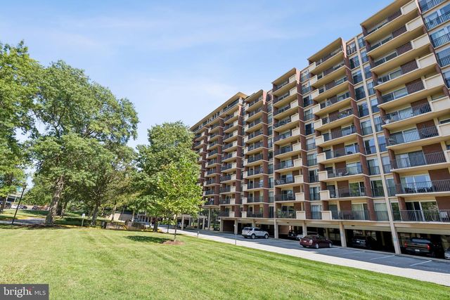 1300 ARMY NAVY DR #514, Arlington, VA 22202