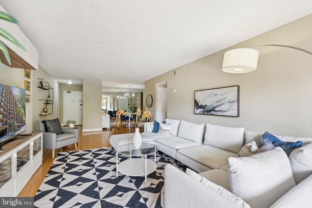 1300 ARMY NAVY DR #514, Arlington, VA 22202