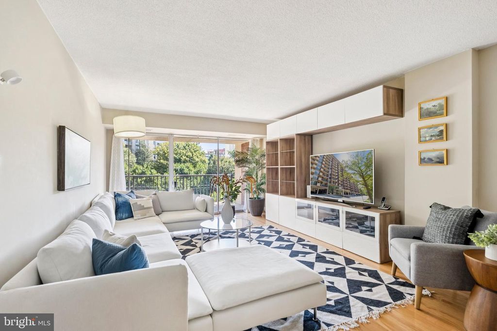 1300 ARMY NAVY DR #514, Arlington, VA 22202