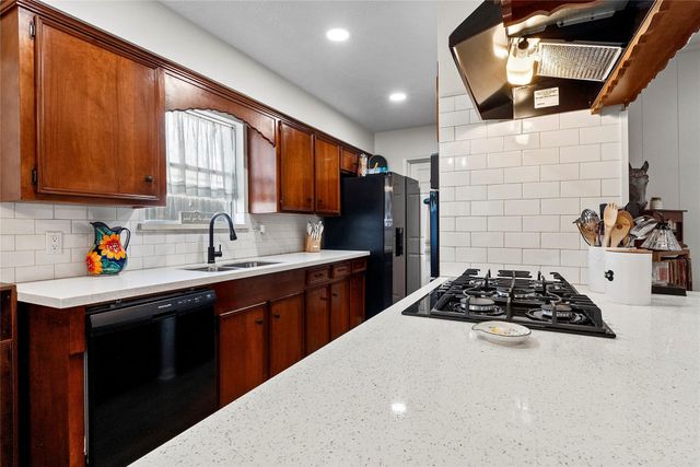 2205 Buchanan Drive, Baytown, TX 77520