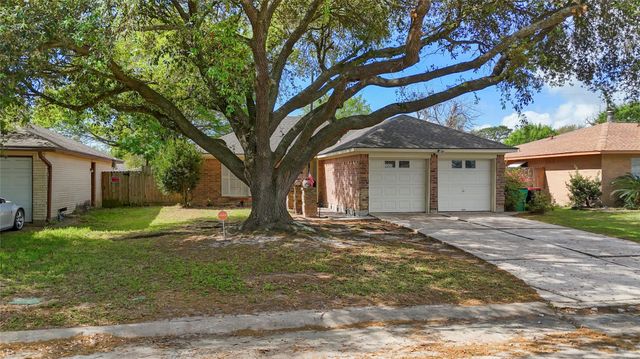 2205 Buchanan Drive, Baytown, TX 77520