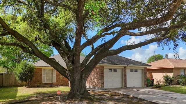 2205 Buchanan Drive, Baytown, TX 77520