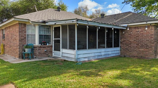 2205 Buchanan Drive, Baytown, TX 77520