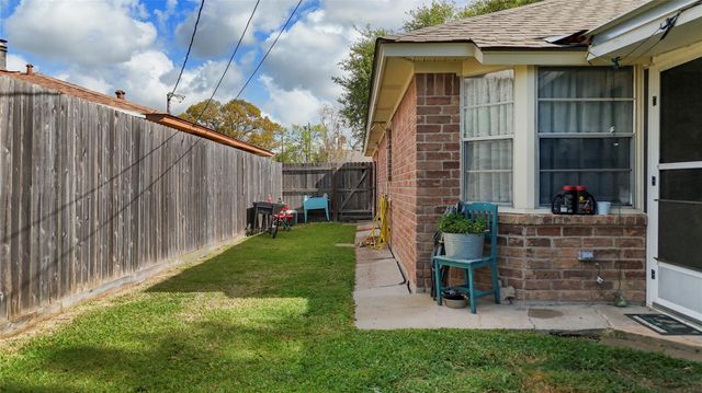 2205 Buchanan Drive, Baytown, TX 77520