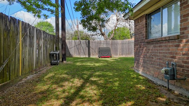 2205 Buchanan Drive, Baytown, TX 77520