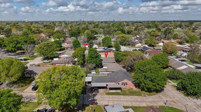 2205 Buchanan Drive, Baytown, TX 77520