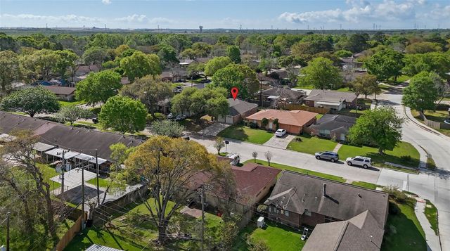 2205 Buchanan Drive, Baytown, TX 77520