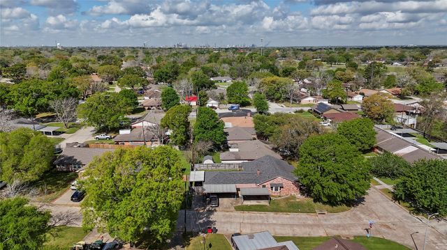 2205 Buchanan Drive, Baytown, TX 77520