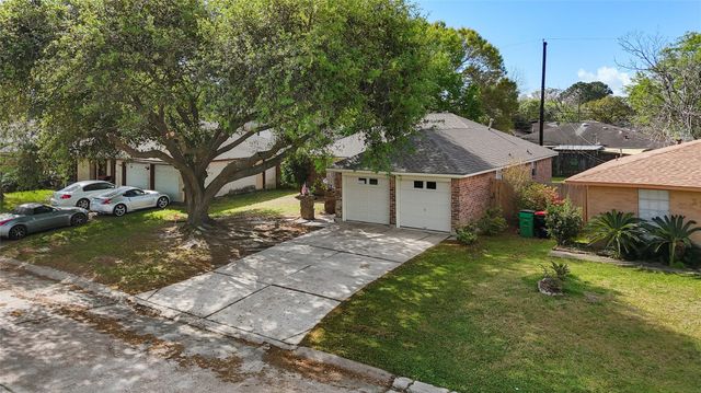 2205 Buchanan Drive, Baytown, TX 77520