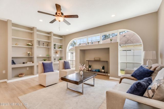 31 E DIAMOND Drive, Palm Coast, FL 32164