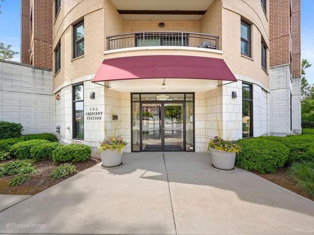 586 Crescent Boulevard 304, Glen Ellyn, IL 60137