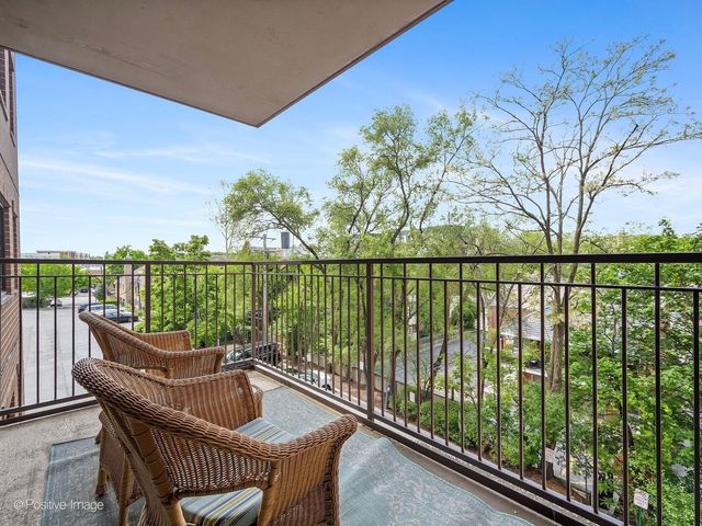 586 Crescent Boulevard 304, Glen Ellyn, IL 60137