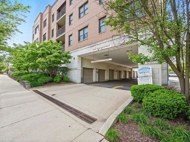 586 Crescent Boulevard 304, Glen Ellyn, IL 60137