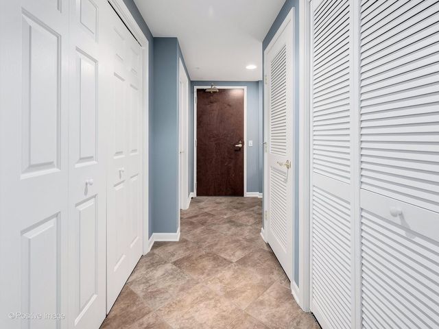 586 Crescent Boulevard 304, Glen Ellyn, IL 60137