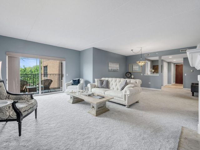586 Crescent Boulevard 304, Glen Ellyn, IL 60137