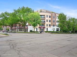 586 Crescent Boulevard 304, Glen Ellyn, IL 60137