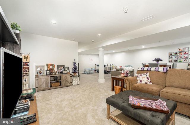 2268 CAROLINE LN, Harrisburg, PA 17110