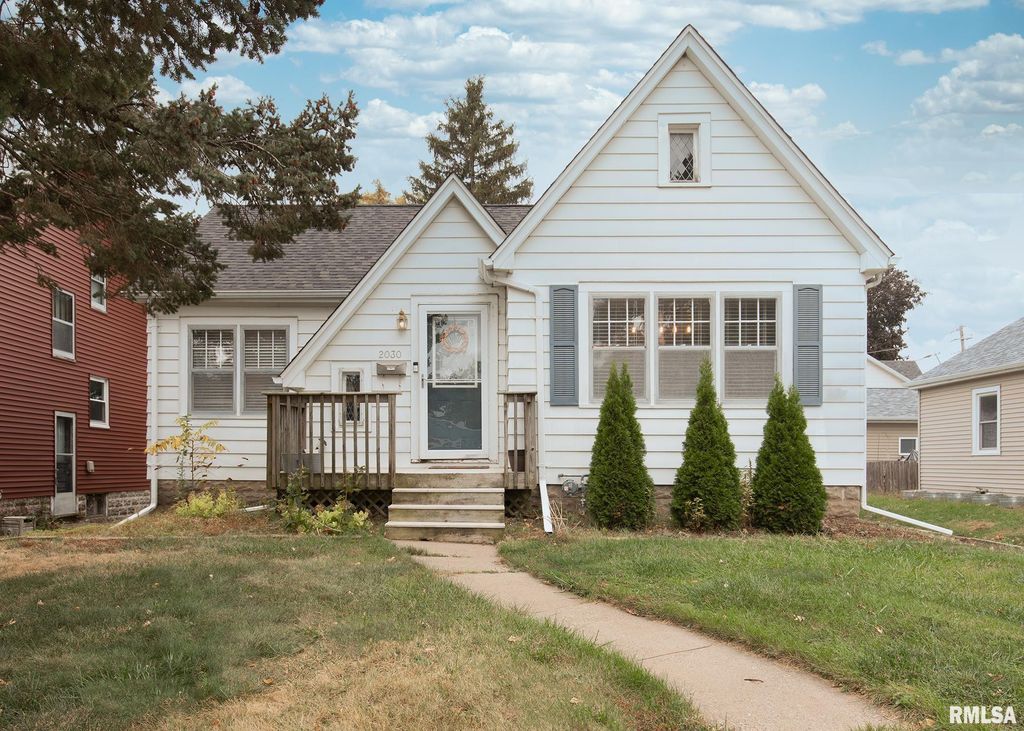 2030 ESPLANADE Avenue, Davenport, IA 52803
