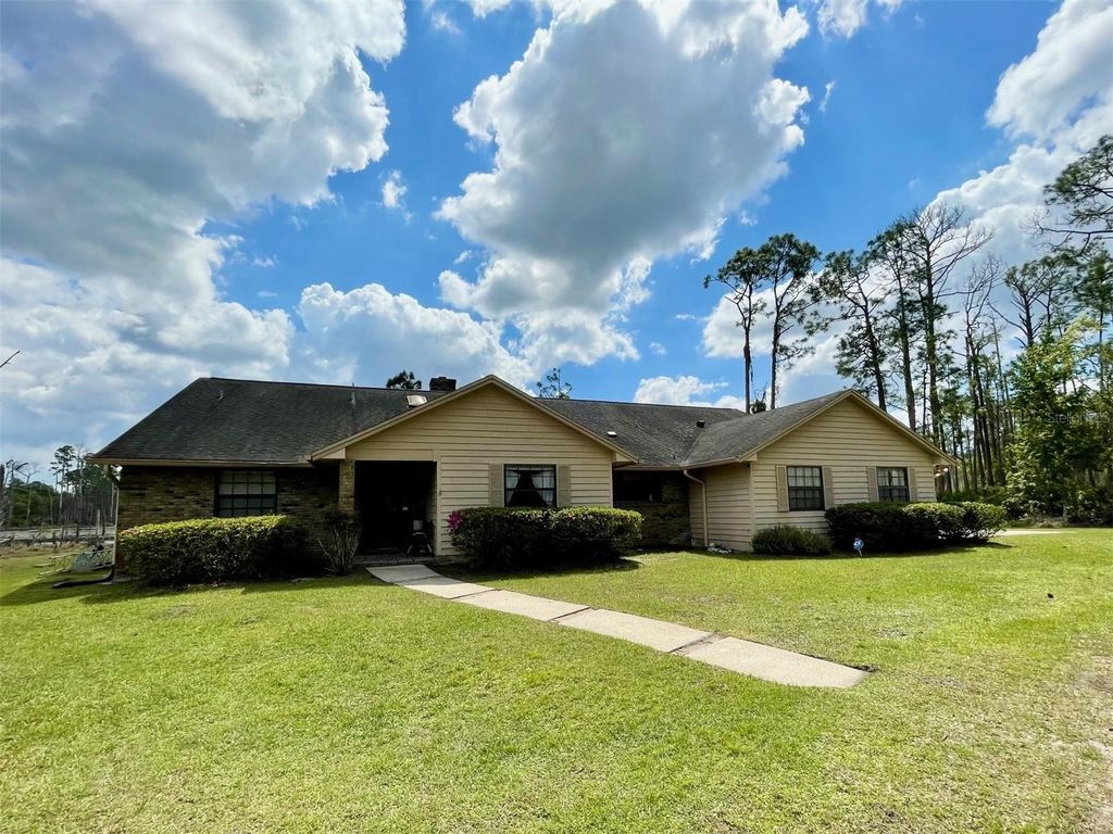 Image 2 of property listing at 349 SEMINOLE WOODS BLVD, Geneva, FL 32732