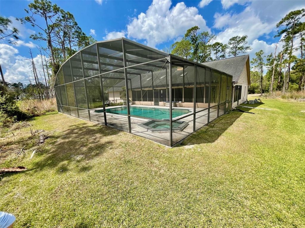 Image 18 of property listing at 349 SEMINOLE WOODS BLVD, Geneva, FL 32732