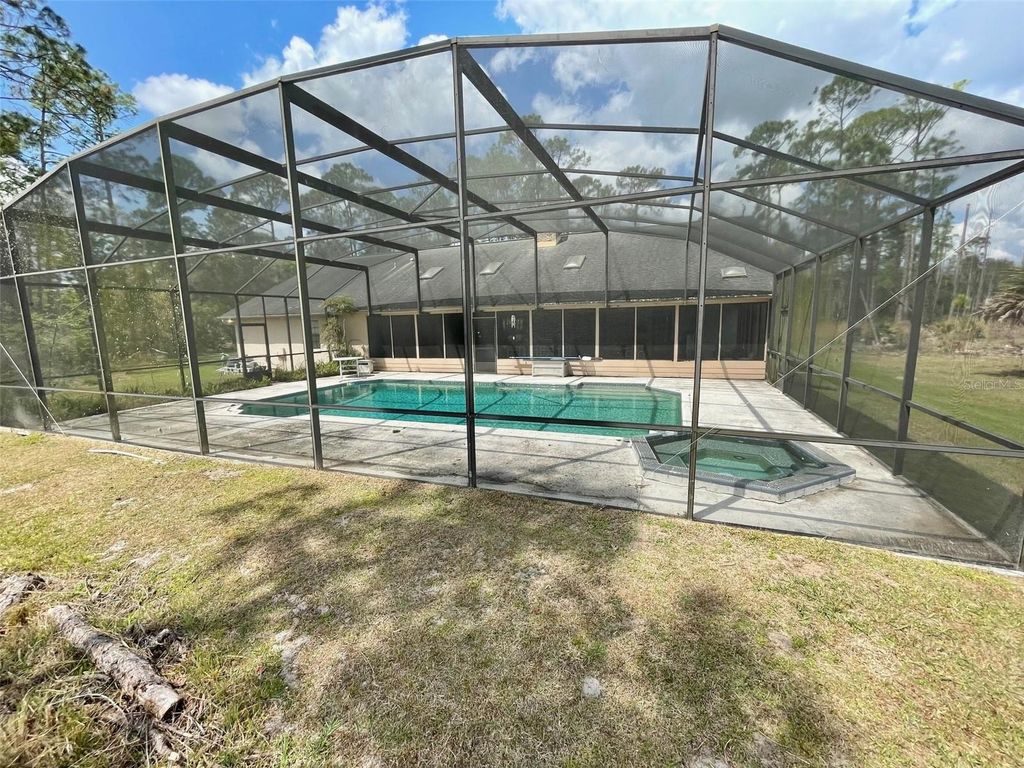 Image 7 of property listing at 349 SEMINOLE WOODS BLVD, Geneva, FL 32732