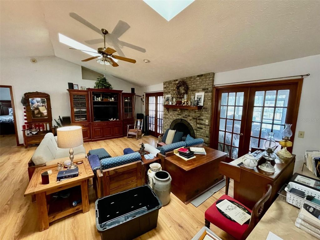 Image 9 of property listing at 349 SEMINOLE WOODS BLVD, Geneva, FL 32732