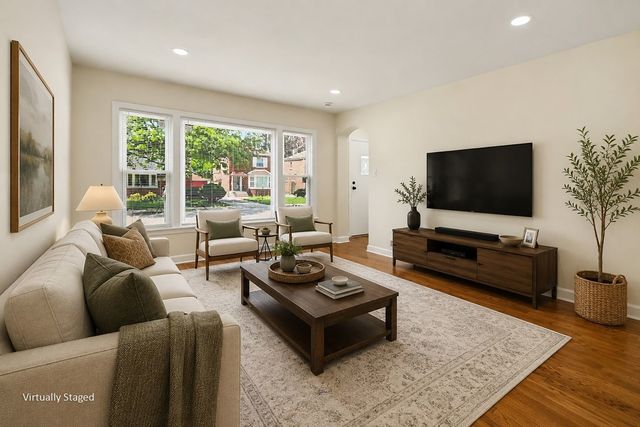 10827 S Peoria Street, Chicago, IL 60643