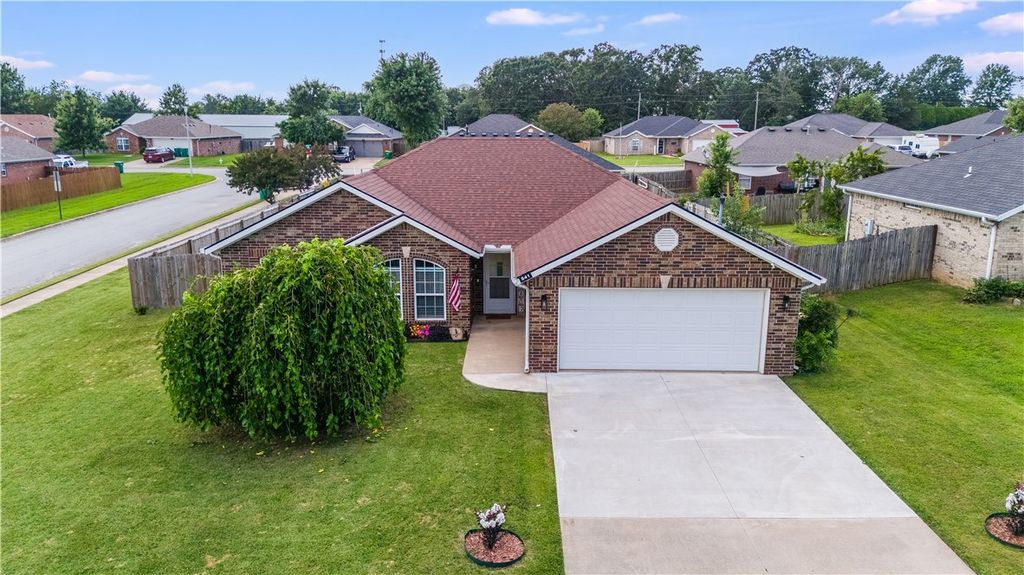 541 Firewood Drive, Centerton, AR 72719
